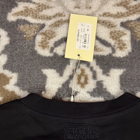 Vetements oversized crystal-embellished cotton-jersey T-shirt in black Size Larg - Picture 6 of 6